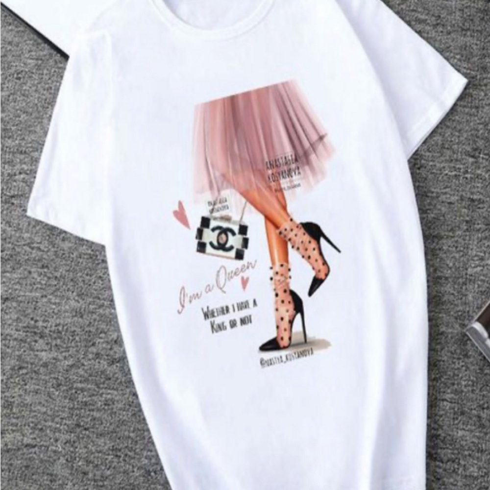 Gorgeous White Tee with Fashion Graphic & Stylish Accents